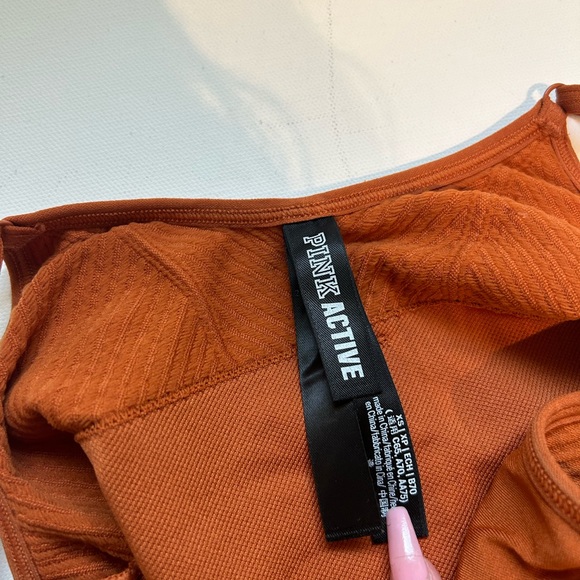 PINK workout top - Picture 3 of 4